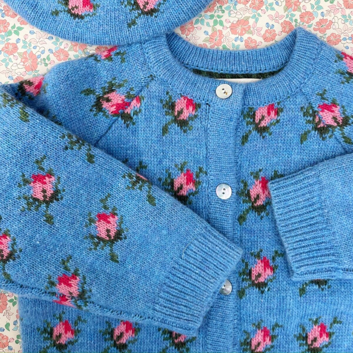 Megztinis Su Gelytemis Konges Slojd