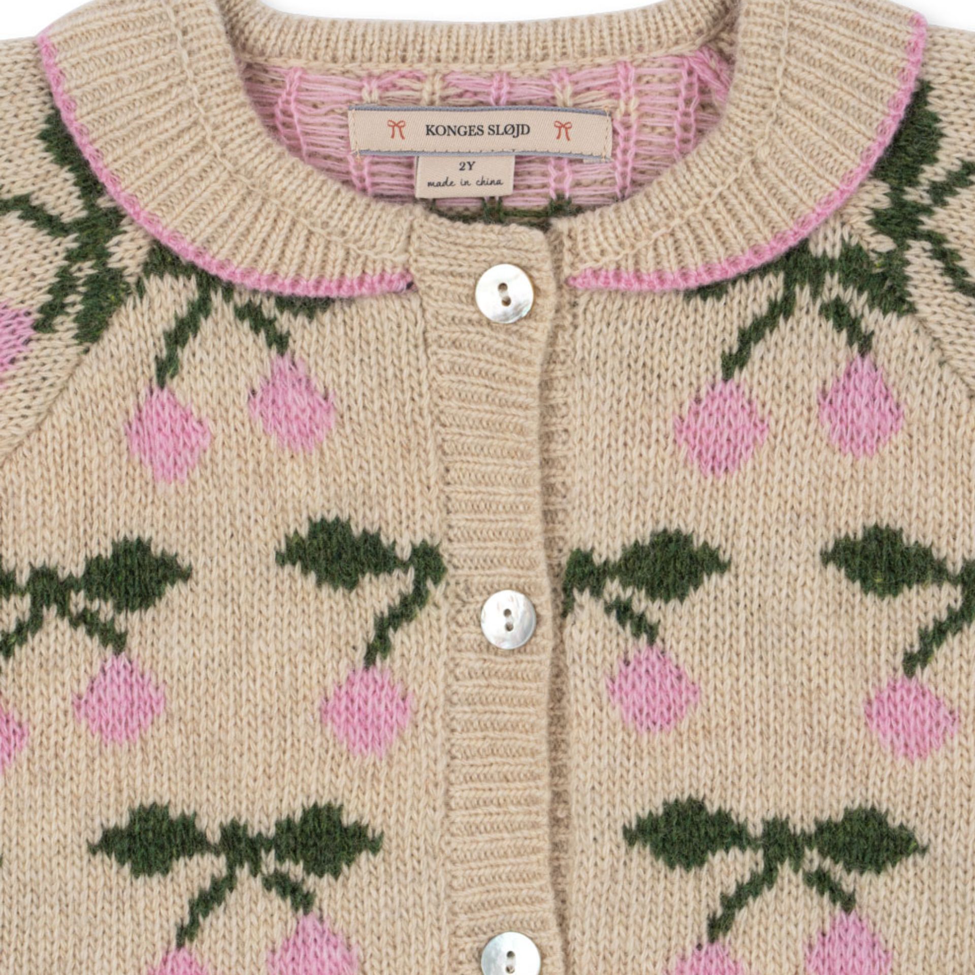 Megztinis Su Sagutemis