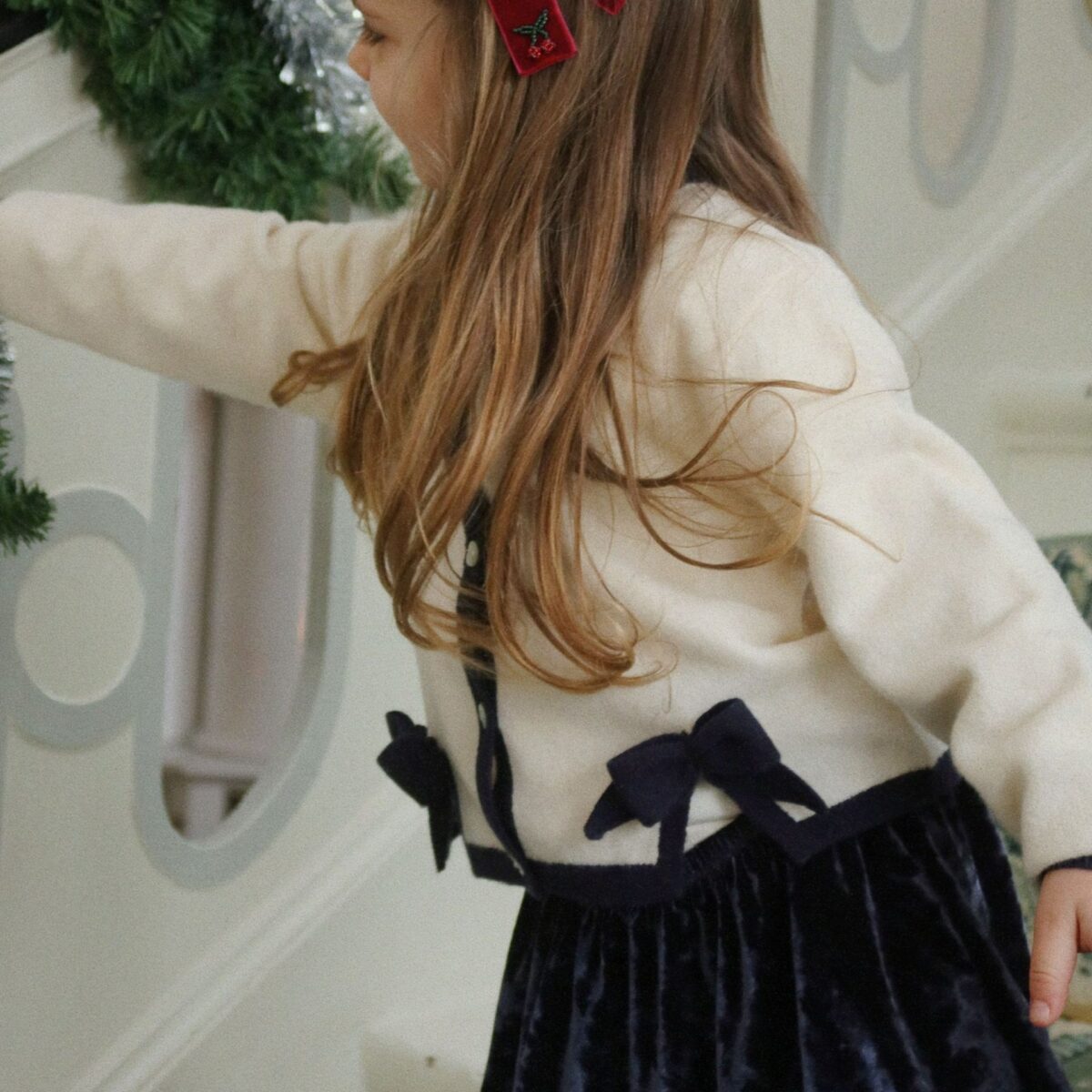 Mergaitiskas Megztinis Su Kaspineliais Siltas