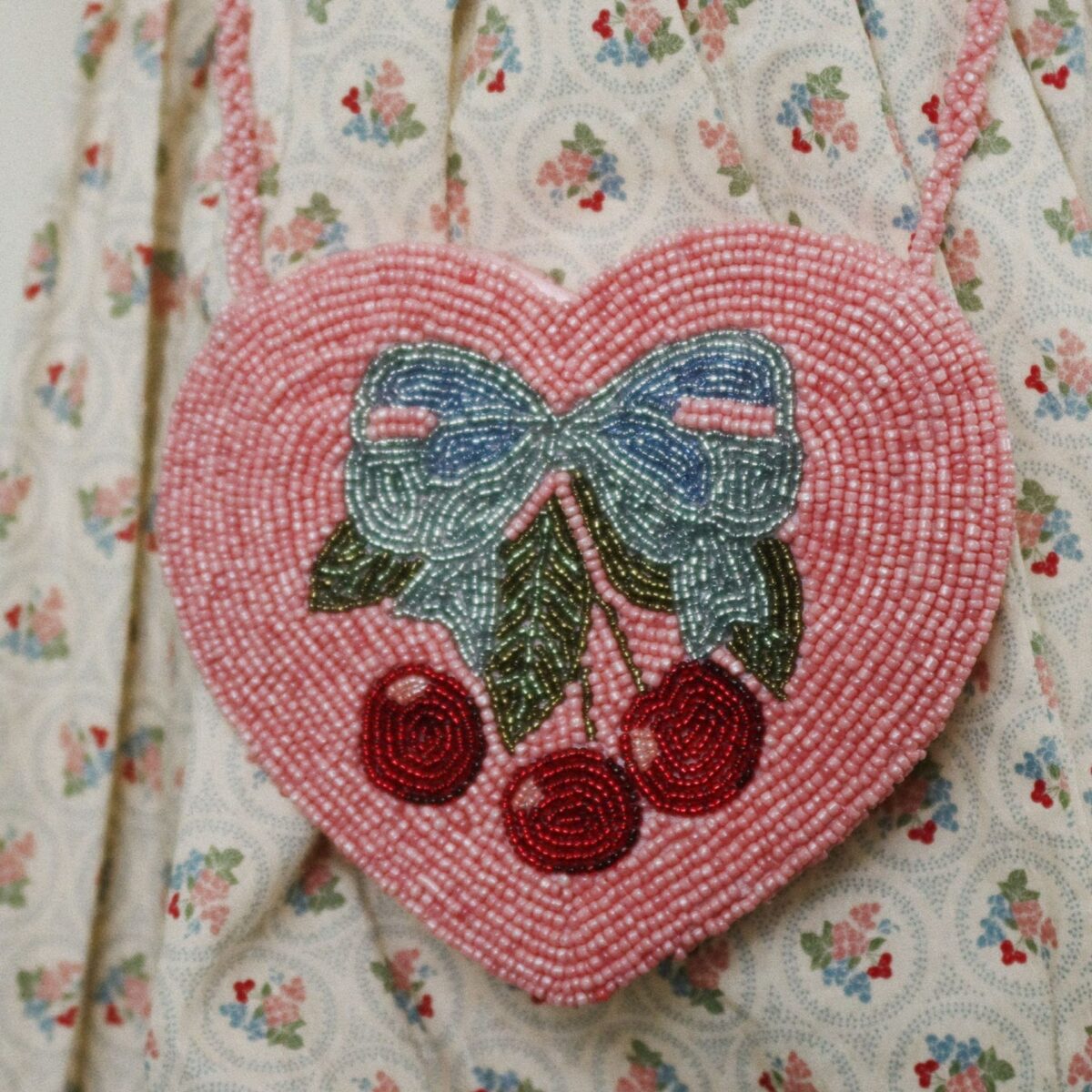 Mergaitiskas Rankinukas Konges Su Vysniomis